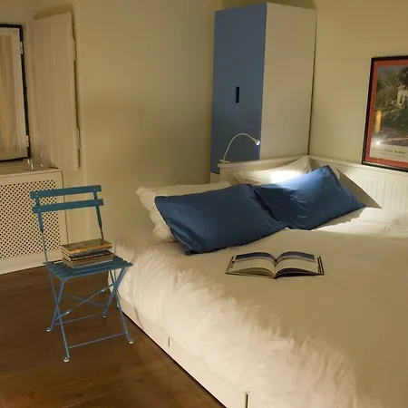 House Of Books Apartment